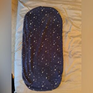 3 Snoo Bassinet Sheets & 1 Snoo Bassinet mattress